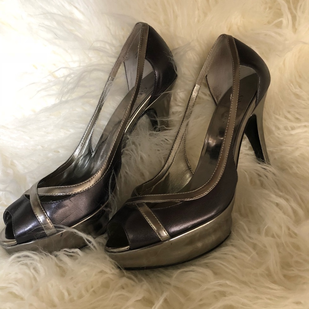 Guess peep toe heels